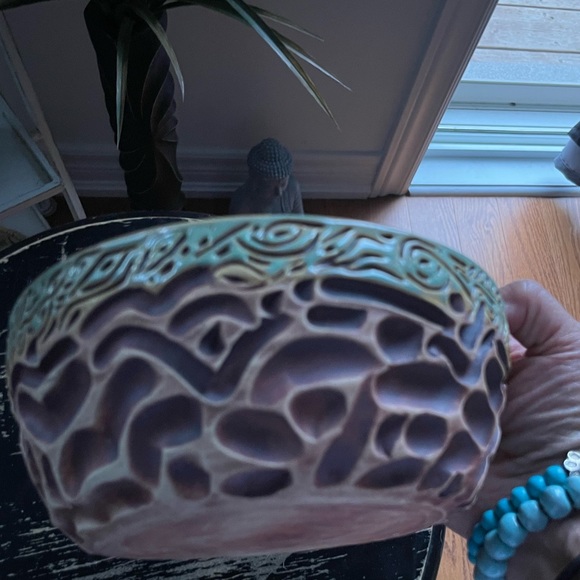 Stunning pottery bowl with centre leaf. Great boho farmhouse piece. - Picture 3 of 5